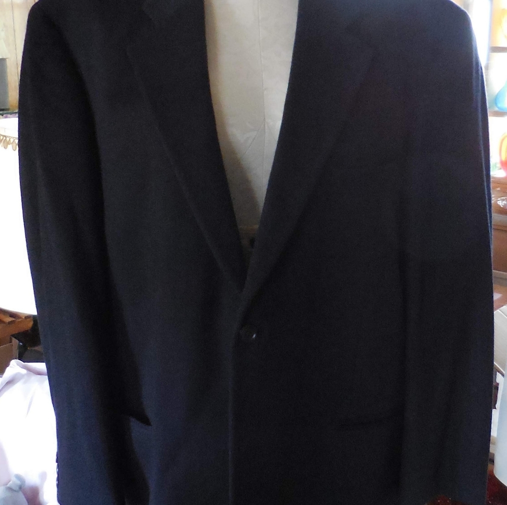 Saks Fifth Ave. 100% cashmere black sport coat.
